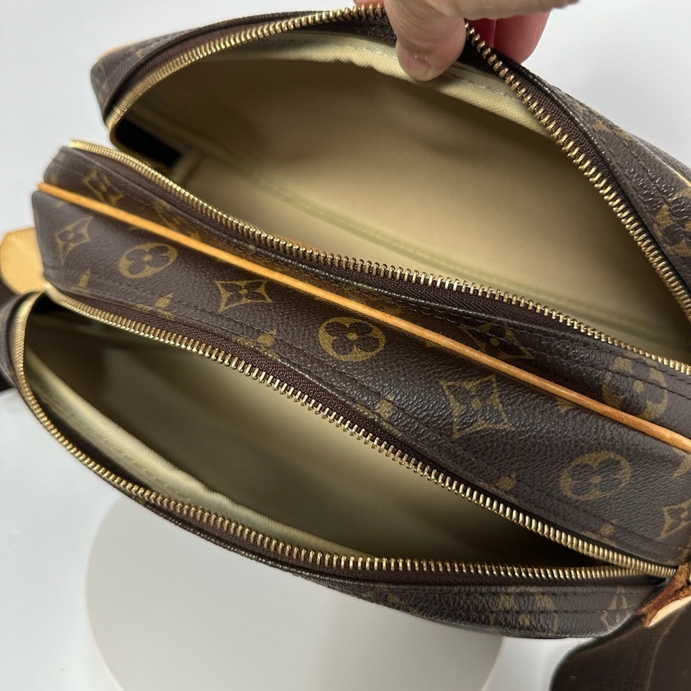 💯 Authentic Louis Vuitton Reporter  w/ Free LV Wallet🍀 - Picture 4 of 16